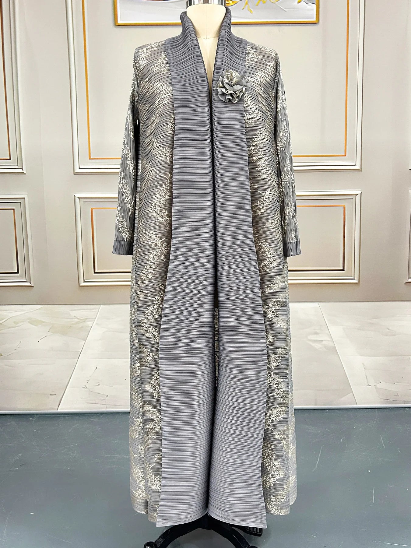 Large-size Luxury and Dignified Miyake Pleated Floral Abaya Trench Coat, Ramadan Clothing for Middle Eastern Women in Dubai