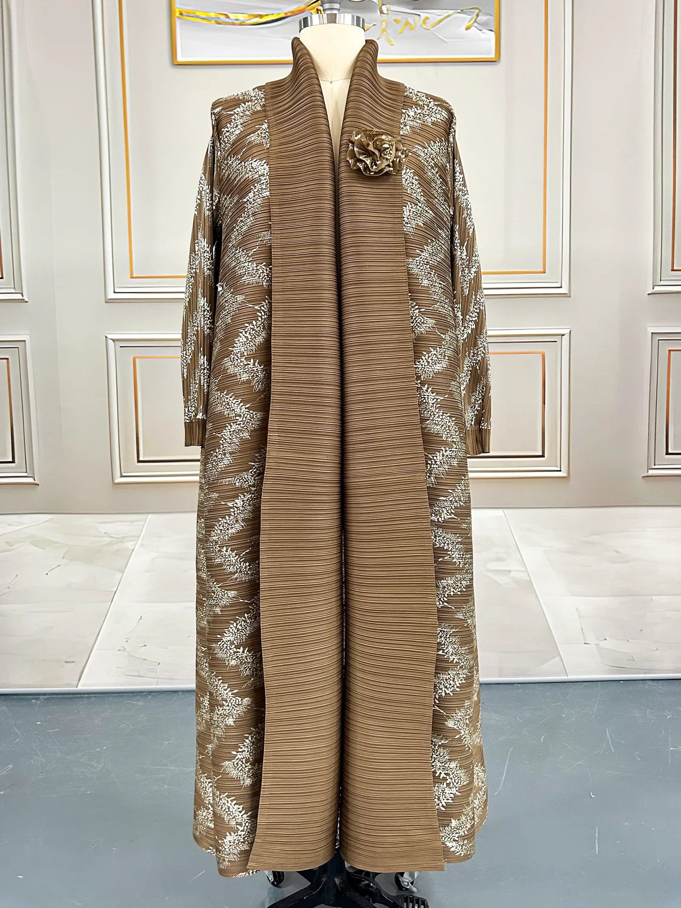 Large-size Luxury and Dignified Miyake Pleated Floral Abaya Trench Coat, Ramadan Clothing for Middle Eastern Women in Dubai